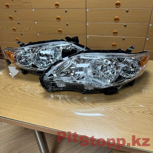 54-55. Toyota Corolla E-150 2010-2013 USA LE комплект передних фар (1)