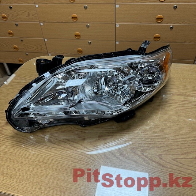 54. Toyota Corolla E-150 2010-2013 USA LE L передняя фара (4)