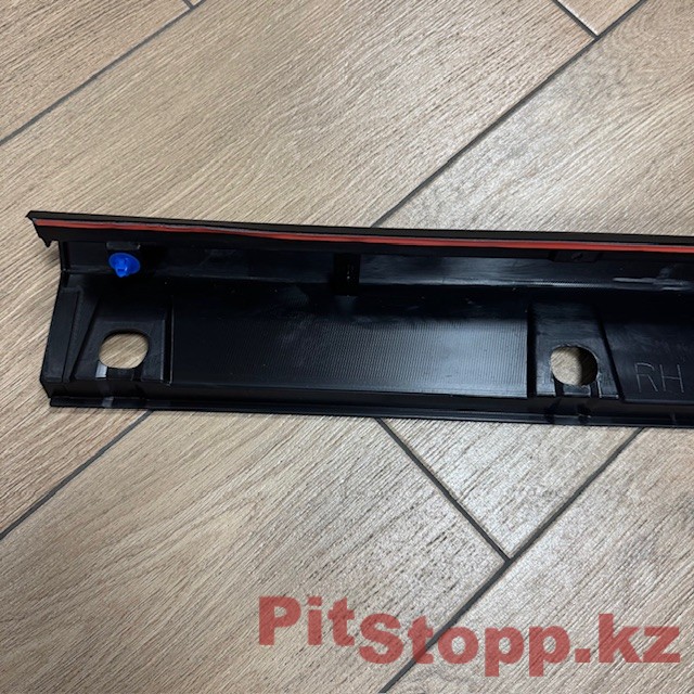 213. Toyota FJ Cruiser 2006-2022 R внешняя накладка порога 75805-35121 (4)