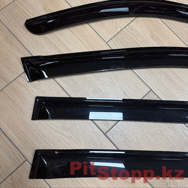 2194. Toyota Land Cruiser 200, 2001-2021 Комплект ветровиков 4шт REIN (2)