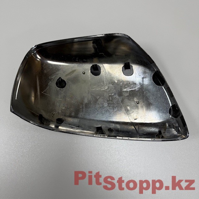 1070. Toyota Land Cruiser 200 2008-2011 L крышка бокового зеркала хром (2)