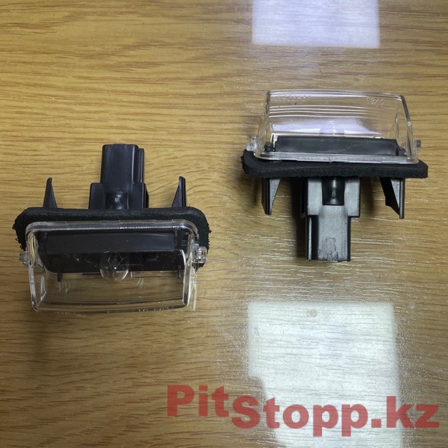 2002. Toyota Lexus TL 01 Плафон L=R подсветки заднего номерного знака 81270-33081 (3)